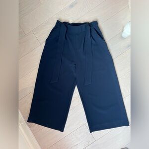 Lululemon cropped noir pant (6) navy